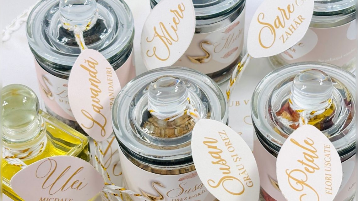 SET PRIMA BĂIȚĂ DUPĂ BOTEZ Ritualul blând al apei vegheat de nași Swan Feather 55